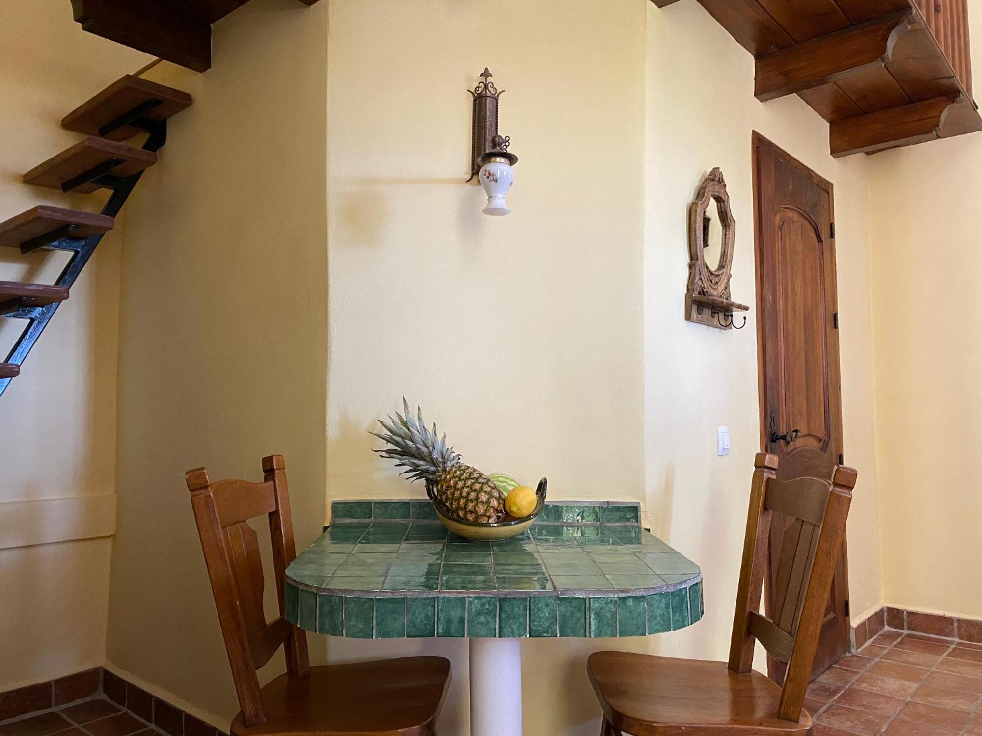Castle Tower Apartment In Rural Holiday Park 'Bernard' Tolox Buitenkant foto